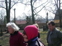 /album/fotogalerie-dobrovolna-akce-jarni-uklid-kolem-svarovskeho-kostela-sv-lukase/brigada-21-3-2015-kostel-svarov-019-jpg1/
